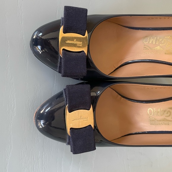 Salvatore Ferragamo Tina Pump with patent leather - Picture 4 of 8